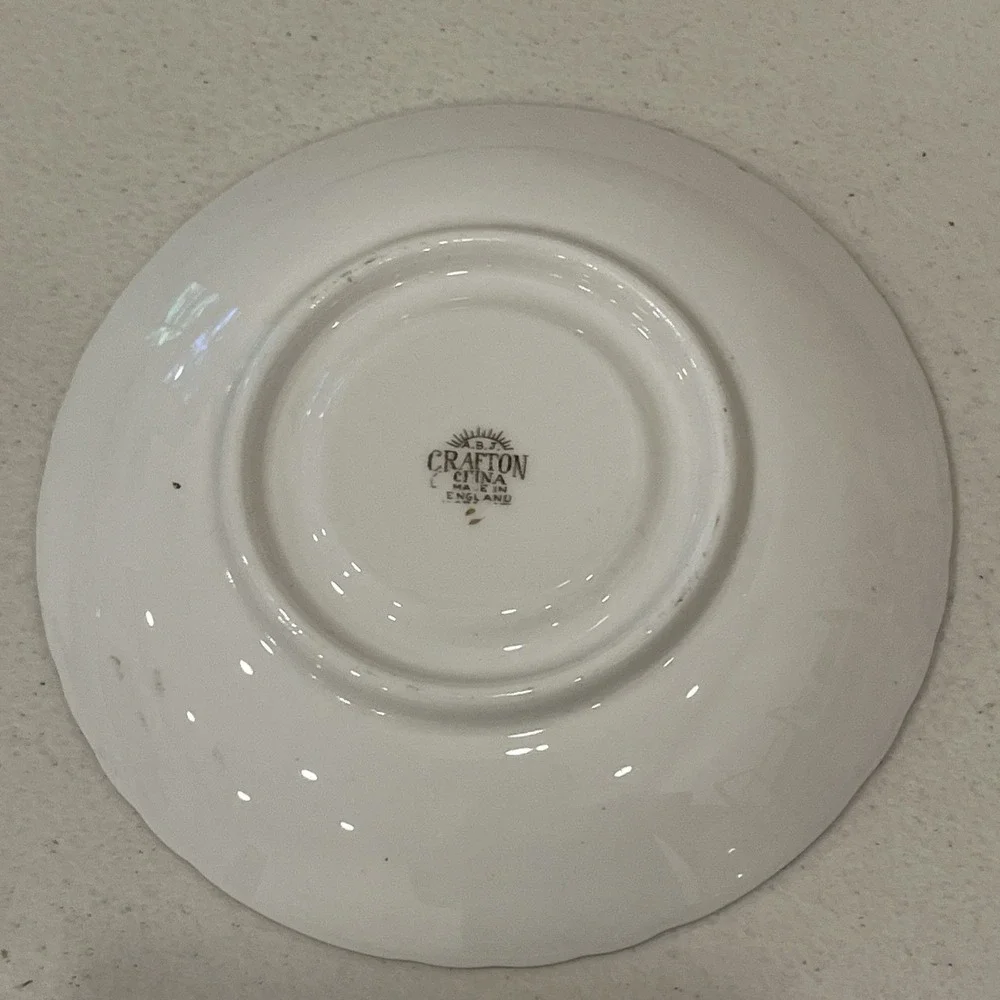 ABJ ROYAL CRAFTON TEA CUP WITH SAUCER ENGLAND - PORCELAIN FLOWERS SPRING 8441